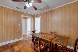 710 N Ave H in Elgin, TX - Building Photo - Building Photo