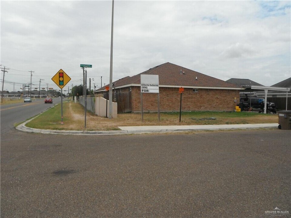 712 Agate St in Edinburg, TX - Building Photo