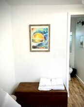 107 E Barnett St, Unit Coastal Cottage in Ventura, CA - Building Photo - Building Photo