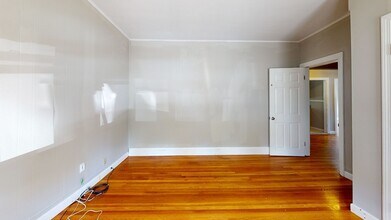 48 Oak St in Dedham, MA - Foto de edificio - Building Photo