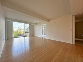 2 Earhart St, Unit 409 in Cambridge, MA - Building Photo - Building Photo