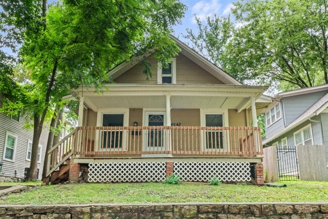4542 Terrace St in Kansas City, MO - Building Photo - Building Photo
