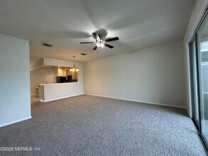 7034 Roundleaf Dr in Jacksonville, FL - Building Photo - Building Photo