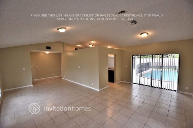 7195 NW 5th Ave in Boca Raton, FL - Foto de edificio - Building Photo