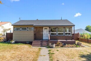 4614 N Whitehouse St in Spokane, WA - Building Photo