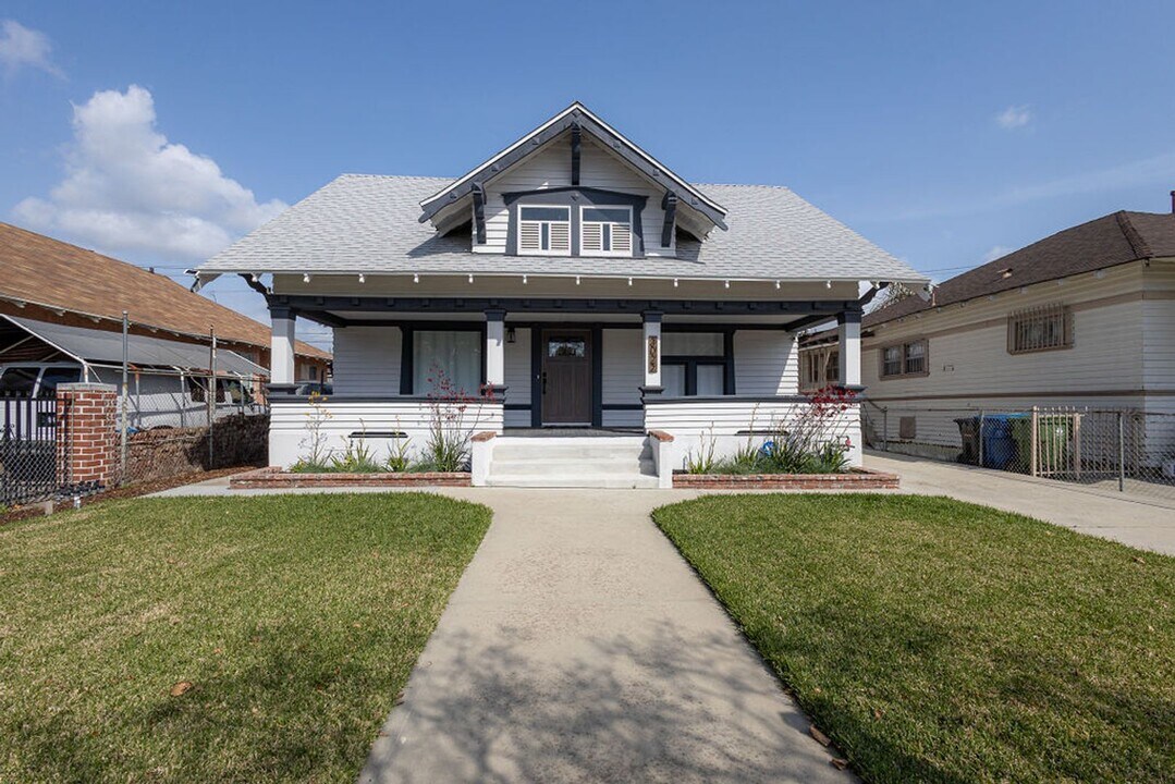 3022 S La Salle Ave in Los Angeles, CA - Building Photo