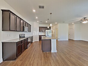 4807 Reisswood Lp in Palmetto, FL - Foto de edificio - Building Photo