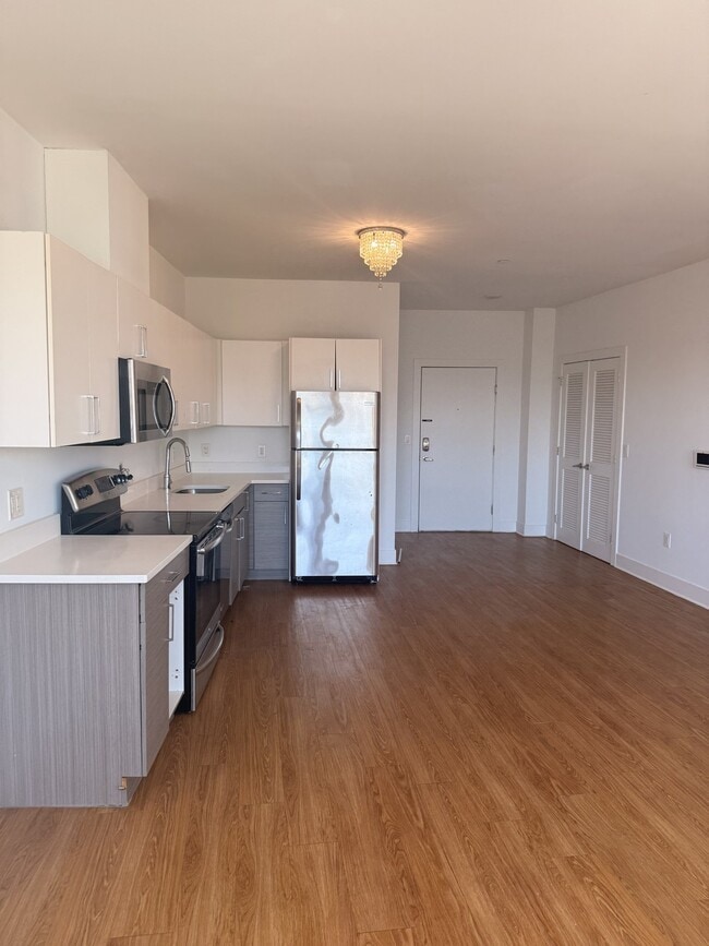 429 Bergen Ave, Unit 311 in Jersey City, NJ - Foto de edificio - Building Photo