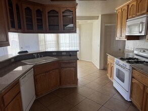 16324 Victoria Dr in Victorville, CA - Building Photo - Building Photo