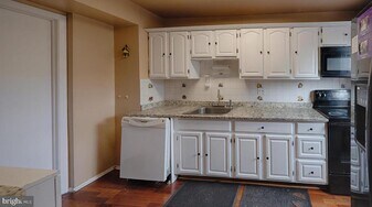 54 Lerner Ct in Carney, MD - Building Photo