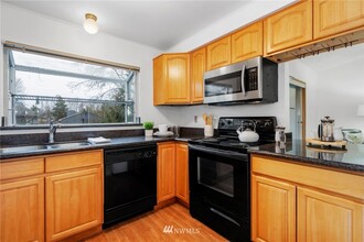 10837 SE 172nd St, Unit Kelsey Court 8D #1 in Renton, WA - Building Photo - Building Photo