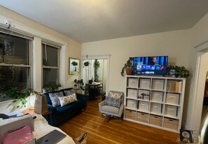 1617 Massachusetts Ave, Unit 4 in Cambridge, MA - Building Photo