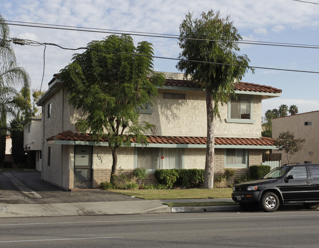 151 W Lambert Rd in La Habra, CA - Foto de edificio - Building Photo