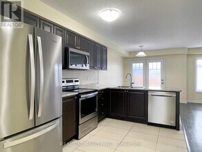 7 Hedges Cres in Hamilton, ON - Building Photo - Building Photo