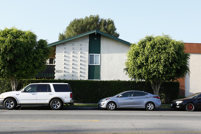 19224 Parthenia St in Northridge, CA - Building Photo - Building Photo