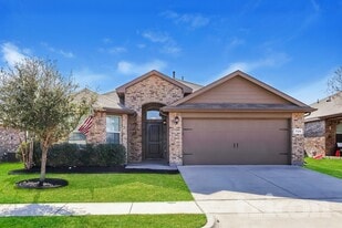 728 Wylie St in Crowley, TX - Building Photo