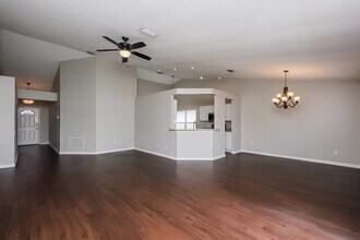 11351 Calgary Cir in Tampa, FL - Foto de edificio - Building Photo