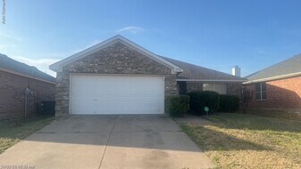 2913 Vicksburg Ln in Fort Worth, TX - Building Photo