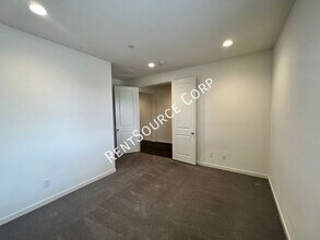 45016 Marbella St in Lancaster, CA - Building Photo - Building Photo