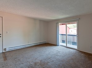 Riverside Villa in Milwaukie, OR - Building Photo - Interior Photo