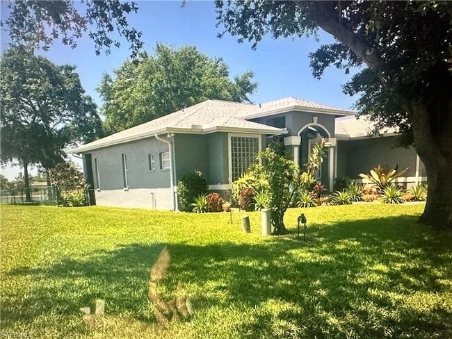 701 Meyer Dr, Unit 1 in Naples, FL - Building Photo - Building Photo