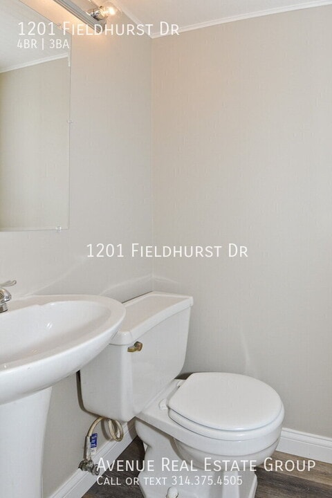 1201 Fieldhurst Dr in Ballwin, MO - Building Photo