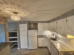 1302 S Parker Rd in Denver, CO - Building Photo - Building Photo