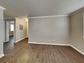 7745 Madrid Ave in Birmingham, AL - Foto de edificio - Building Photo