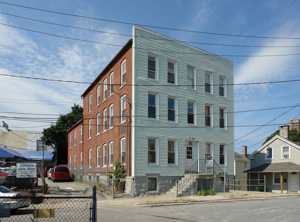 40 Pearl St in New London, CT - Building Photo