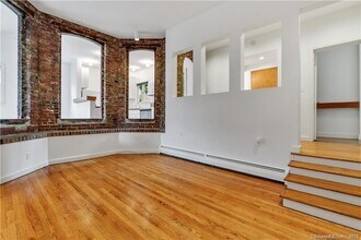 239 Bradley St in New Haven, CT - Building Photo - Building Photo