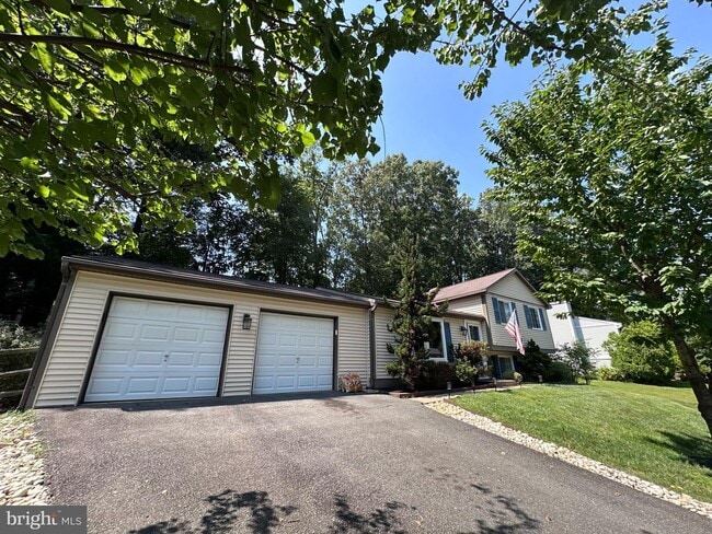 property at 5918 Freds Oak Rd