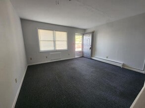 9 Alexander Dr in Hyde Park, NY - Building Photo - Building Photo