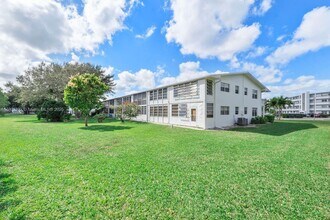 143 Oakridge J in Deerfield Beach, FL - Building Photo - Building Photo