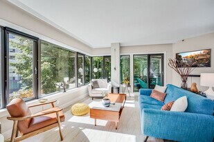 2245 SW Park Pl in Portland, OR - Building Photo