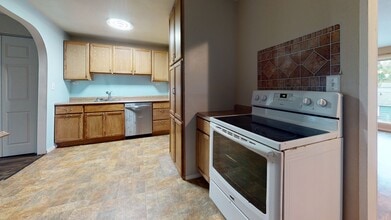 1740 Olympic Ave in Bremerton, WA - Building Photo - Building Photo