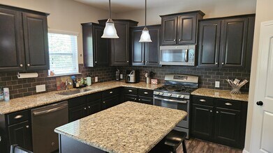 1822 Swan Dr in Charlotte, NC - Building Photo - Building Photo