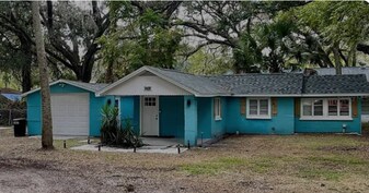 7437 Walnut St in New Port Richey, FL - Building Photo