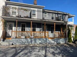 15 Locust St, Unit 1st Floor in Glens Falls, NY - Foto de edificio - Building Photo