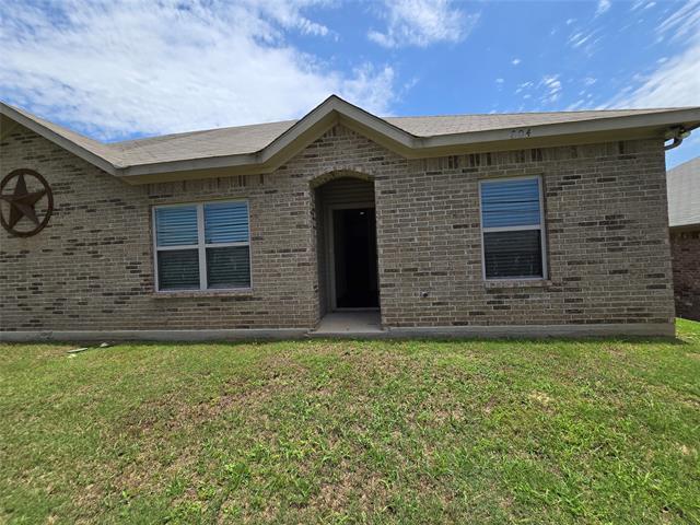 204 N Denton St in Weatherford, TX - Building Photo