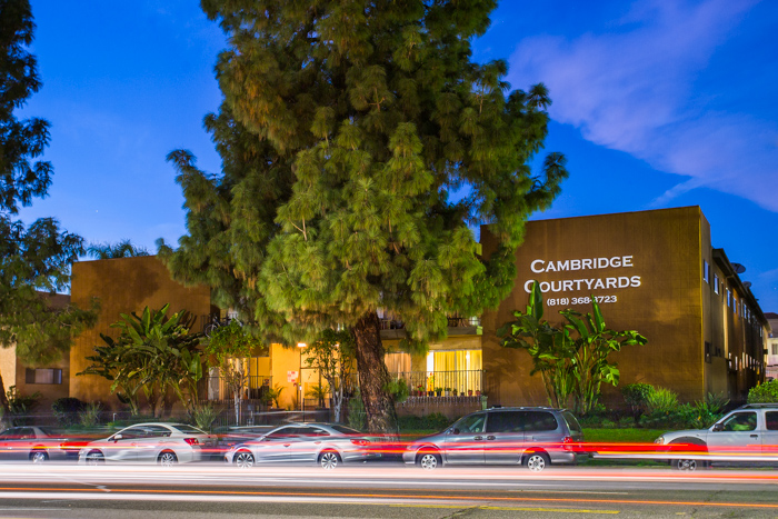 CAMBRIDGE COURTYARDS in Northridge, CA - Building Photo