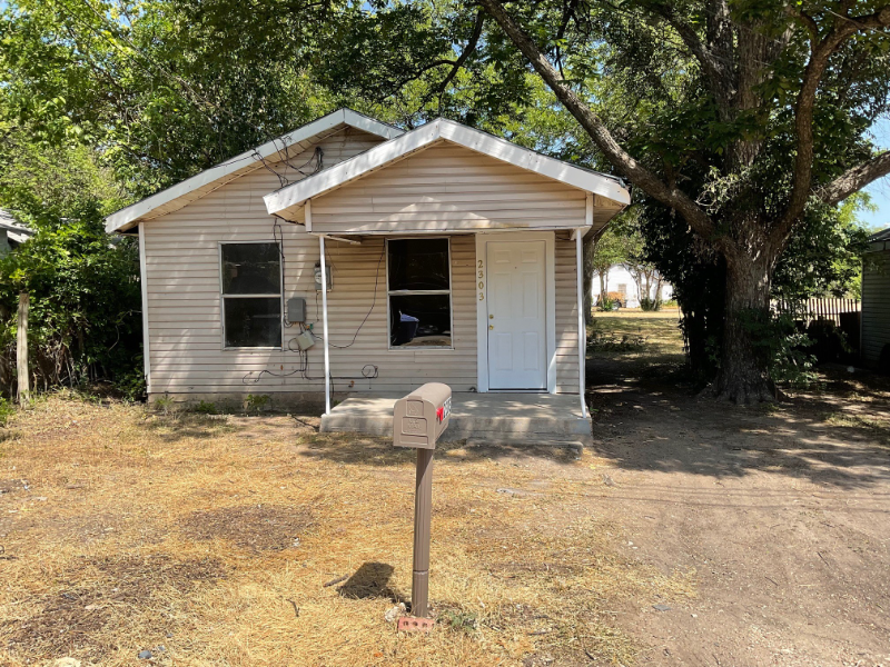 2303 Mistletoe St in Waco, TX - Foto de edificio