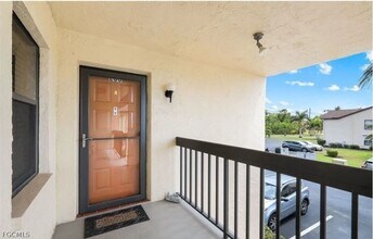 9270 Lake Park Dr in Ft. Myers, FL - Building Photo - Building Photo