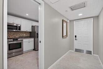 3503 Oaks Way in Pompano Beach, FL - Building Photo - Building Photo