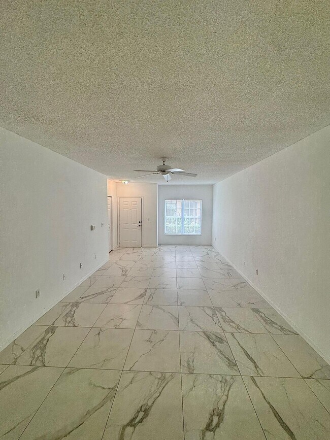 10330 Fox Trail Rd S in Royal Palm Beach, FL - Building Photo - Building Photo