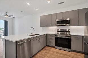 4801 Springdale Rd in Austin, TX - Building Photo