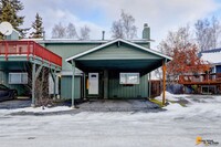 356 Deerfield Dr in Anchorage, AK - Foto de edificio - Building Photo