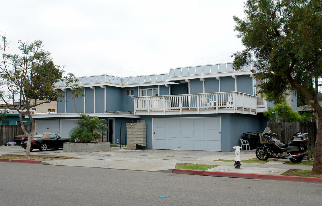 779 Scott Pl in Costa Mesa, CA - Foto de edificio