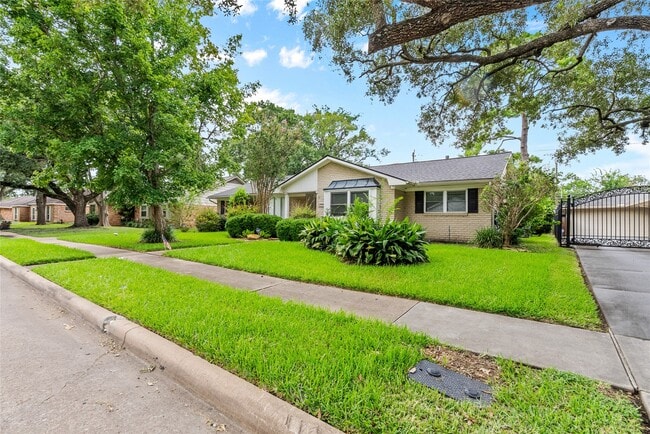 property at 5322 Rutherglenn Dr