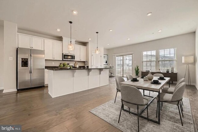 property at 2911 Stagg Ln