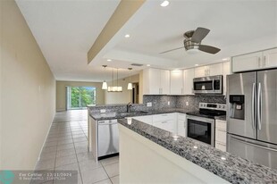 2804 Victoria Way in Coconut Creek, FL - Foto de edificio - Building Photo